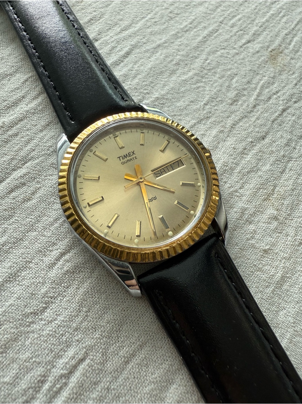Vintage 1990s Timex Marlin Daydate Fluted Bezel 33mm Quartz Watch Vintage 1990s Timex Marlin Daydate Fluted Bezel 33mm Quartz Watch